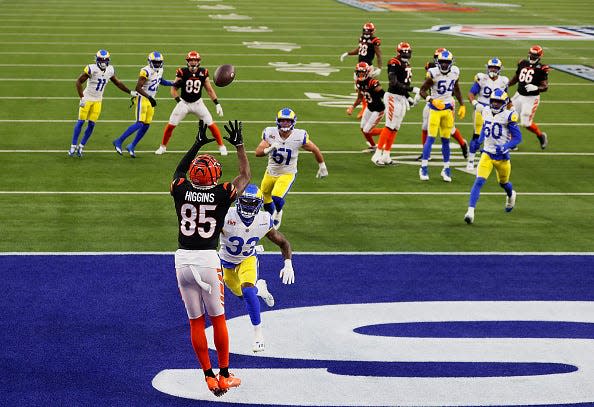 Mixon-to-Higgins! Touchdown comes on Bengals RB's first pass in