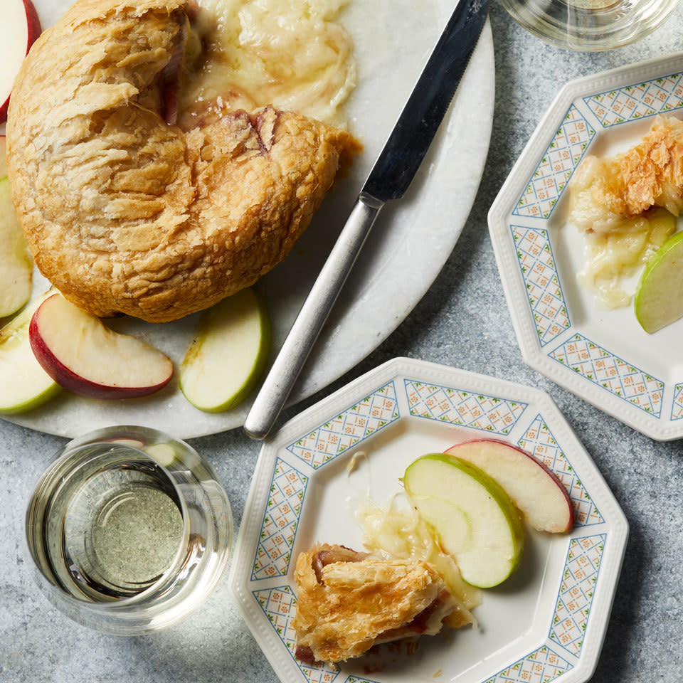 Baked Brie with Jam in Puff Pastry