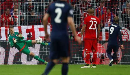 Britain Football Soccer - Bayern Munich v Atletico Madrid - UEFA Champions League Semi Final Second Leg - Allianz Arena, Munich - 3/5/16. Atletico Madrid's Fernando Torres has his penalty saved by Bayern Munich's Manuel Neuer. Reuters / Kai Pfaffenbach