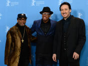 <p>… veranstalteten Regisseur Spike Lee, Nick Cannon und John Cusack. Bei der Präsentation von Lees Musical-Drama „Chi-Raq“ scherzten die Stars erst über Cusacks Twitter-Account, anschließend fragte das Trio die Journalisten über den deutschen Film „Victoria“ aus. (Bild: dpa)</p>