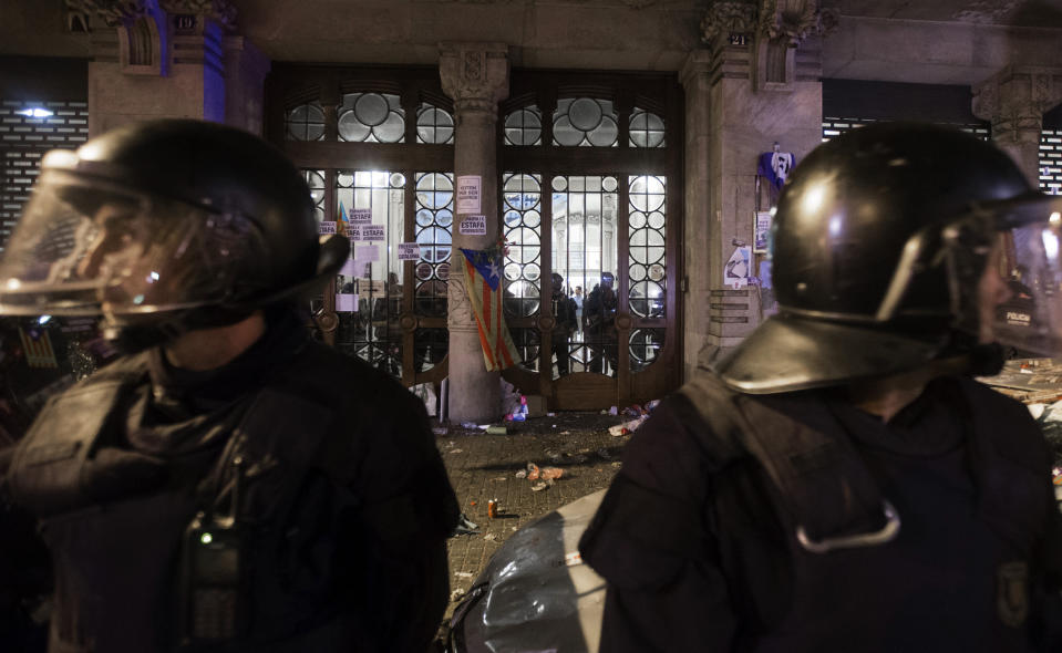 FOTOS – El independentismo se levanta en las calles de Barcelona contra las detenciones en Cataluña