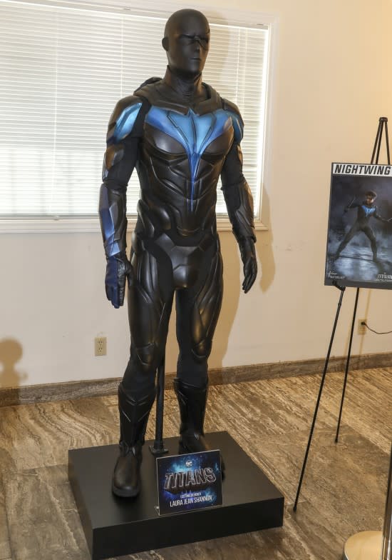 Nightwing suit DC Titans