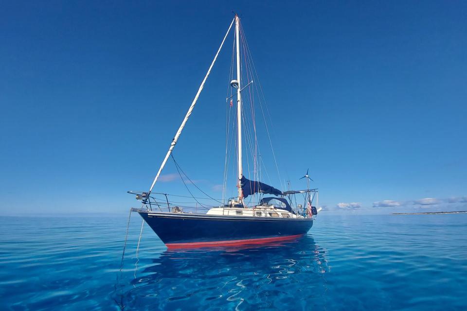 Dustin Reynolds and his sailboat Rudis, achieved the GUINNESS WORLD RECORDS® title for the first solo voyage around the world by a double amputee (arm and leg).