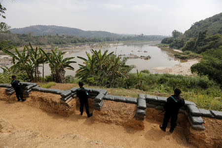 FILE PHOTO: Thai soldiers stand guard at Ban Kaen Kai operation base on the Mekong river at the border between Thailand and Laos March 3, 2016. REUTERS/Jorge Silva/Files