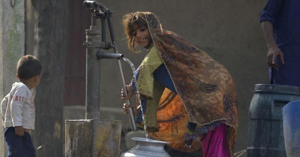 <p><strong>Nº. 2: Recolección de agua limpia del aire</strong><br> No es del todo una nueva tecnología, pero los métodos existentes requieren mucha electricidad. Esto podría estar cambiando: “Un equipo del MIT y de la Universidad de California en Berkeley ha probado con éxito un proceso para convertirlo [el aire] en agua sin energía usando cristales porosos”.<br> (<em>Getty Images</em>) </p>