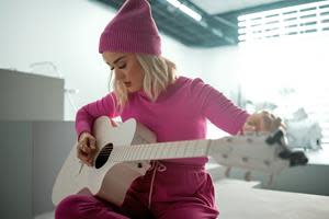 Global Pop Superstar Katy Perry Headlines Gap’s Holiday 2021 Campaign, ALL TOGETHER NOW