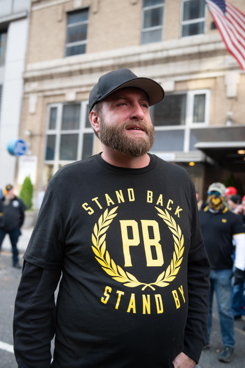 "Stand back and stand by": Die "Proud Boys" übernahmen Trumps Aufforderung umgehend als Slogan (Bild: Zach D Roberts/NurPhoto via Getty Images)