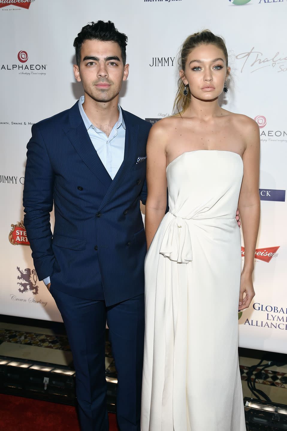 Joe Jonas vs. Gigi Hadid (2016)