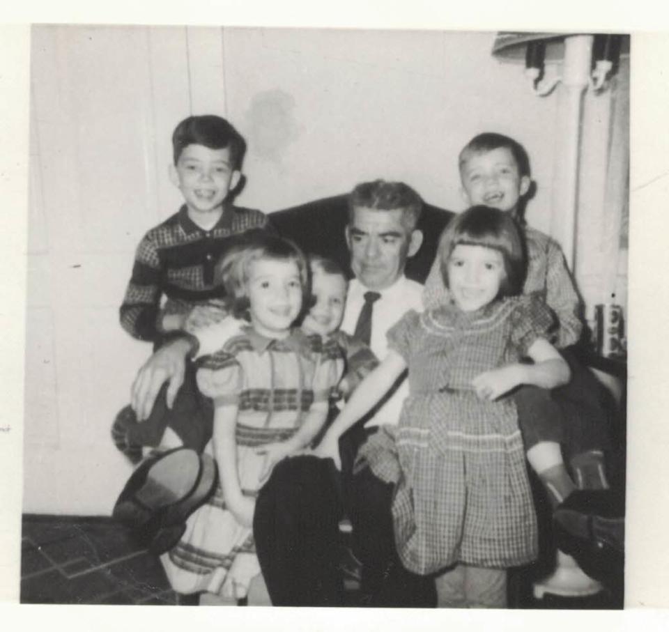 The Leonard sibling with their father, John. (Debra and Lori Leonard)