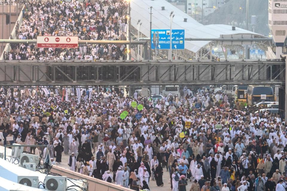 2024年6月15日至18日，數以萬計穆斯林頂著炙熱豔陽，在沙烏地阿拉伯聖城麥加參加朝覲。美聯社