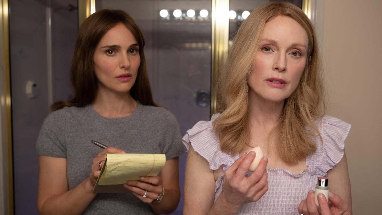  (L to R) Natalie Portman as Elizabeth Berry and Julianne Moore as Gracie Atherton-Yoo in May December. . 