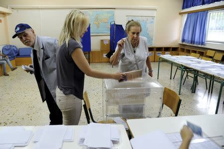 People vote in a general election at a polling station in Athens, Greece, September 20, 2015. REUTERS/Michalis Karagiannis