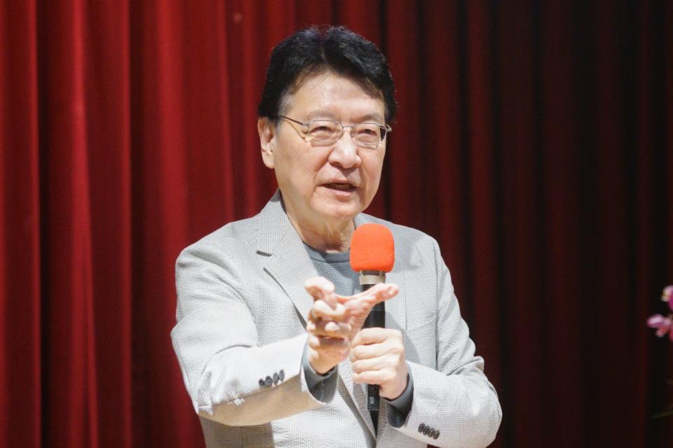 中廣董事長趙少康說，總統蔡英文應命令行政院長蘇貞昌不該再講「武漢肺炎」。   圖：張良一/攝