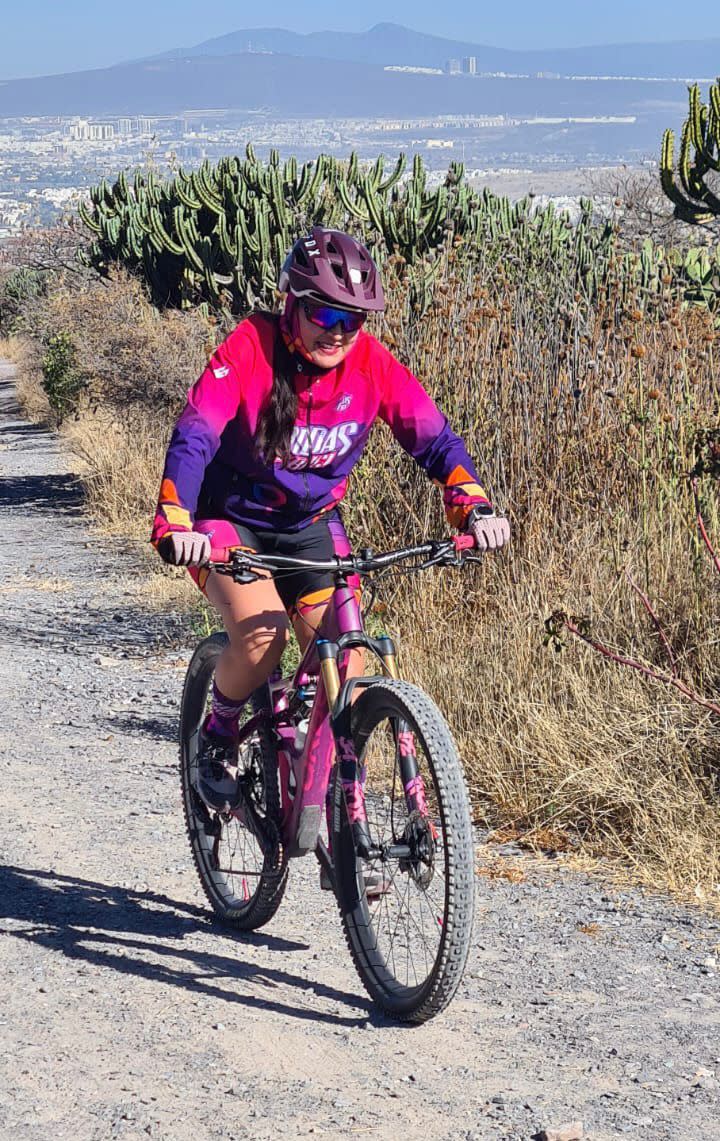 claudia juárez riding a bike