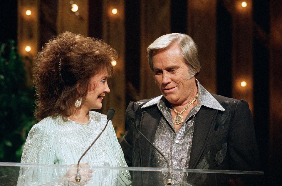 Country star George Jones, right, chats with singer Loretta Lynn as he receives the Living Legend Award during the annual Music City News Country Awards, June 9, 1987, Nashville, Tenn. (AP Photo/Mark Humphrey)