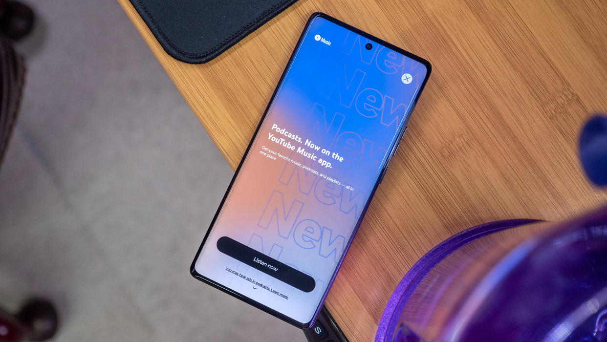  YouTube Music podcasts announcement on a Motorola Edge+ (2023). 