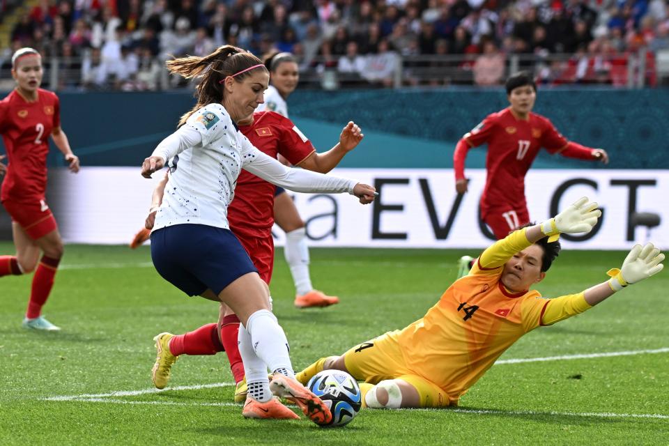 United States' Alex Morgan, left, and Vietnam's goalkeeper Thi Kim Thanh Tran compete for the ball during the Women's World Cup Group E soccer match between the United States and Vietnam at Eden Park in Auckland, New Zealand, Saturday, July 22, 2023. (AP Photo/Andrew Cornaga) ORG XMIT: WPG116