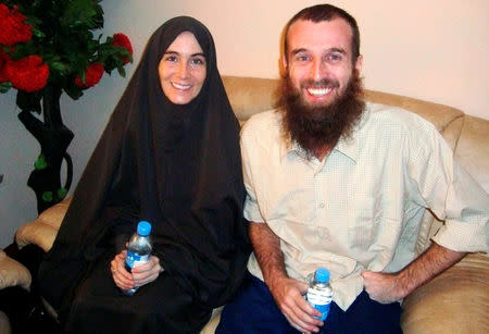 FILE PHOTO: Freed hostages, Amanda Lindhout (L), a Canadian freelance reporter, and Nigel Brennan, a freelance Australian photojournalist smile to photographers in Somalia's capital Mogadishu on November 26, 2009. Courtesy Government of Somalia/Handout via REUTERS