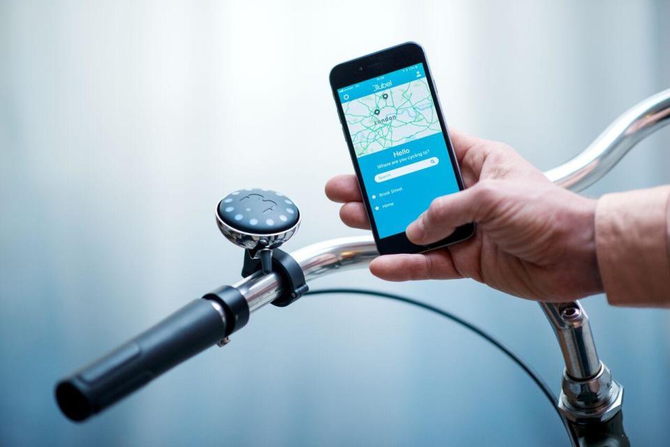 Blubel connects to your smartphone and helps to find the safest cycle routes in London (Blubel)
