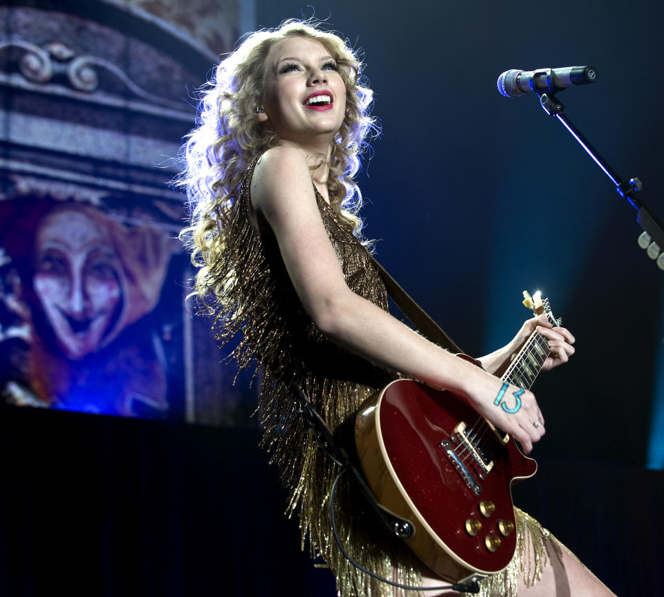 times taylor swift was a boss speak now