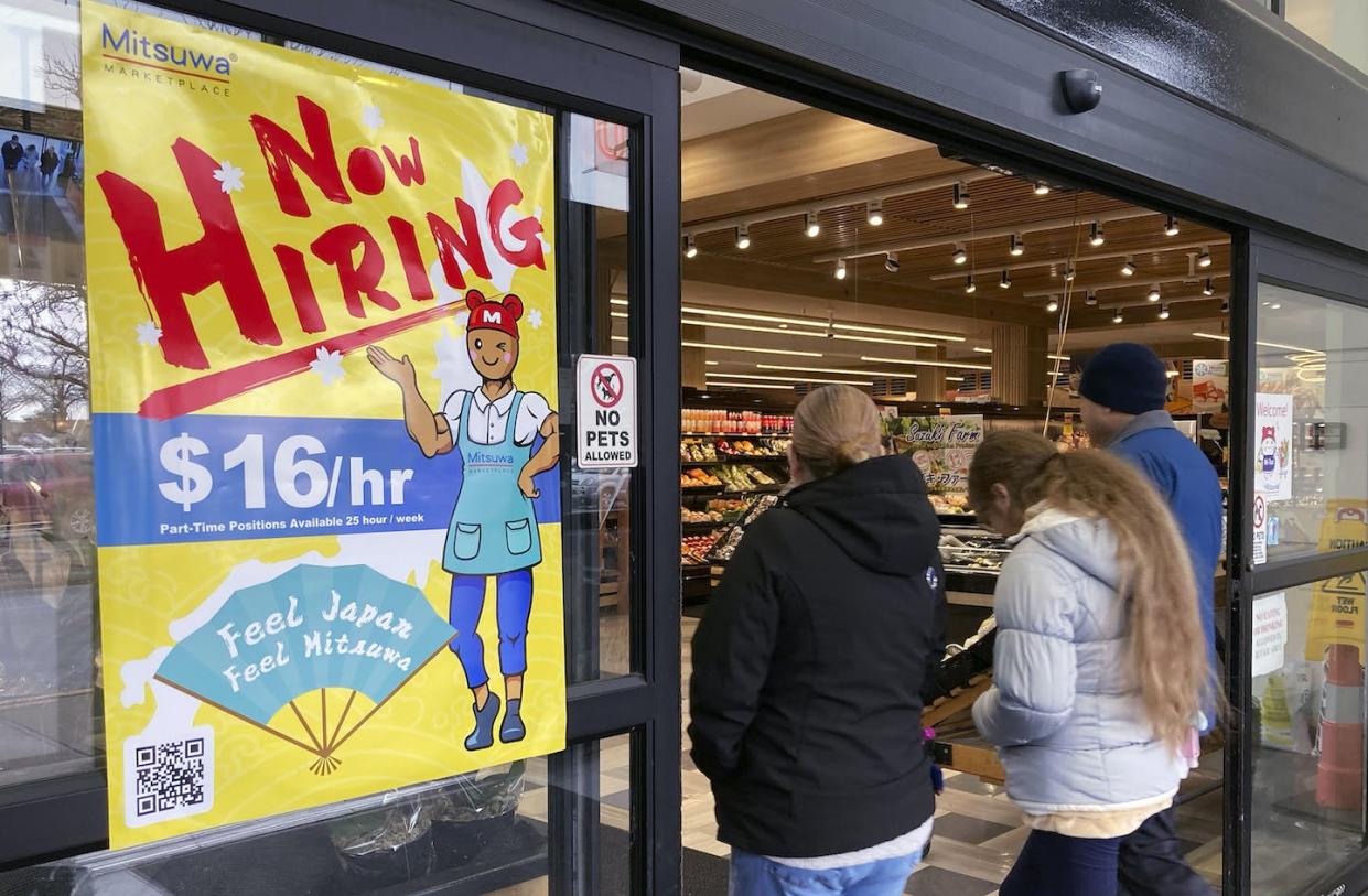 Is strong hiring fanning the flames of inflation? <a href="https://newsroom.ap.org/detail/JobsReport/913d30c6b2e64f20b9cd1eecc7a020ef/photo?Query=jobs&mediaType=photo&sortBy=arrivaldatetime:desc&dateRange=Anytime&totalCount=58270&currentItemNo=42" rel="nofollow noopener" target="_blank" data-ylk="slk:AP Photo/Nam Y. Huh;elm:context_link;itc:0;sec:content-canvas" class="link ">AP Photo/Nam Y. Huh</a>