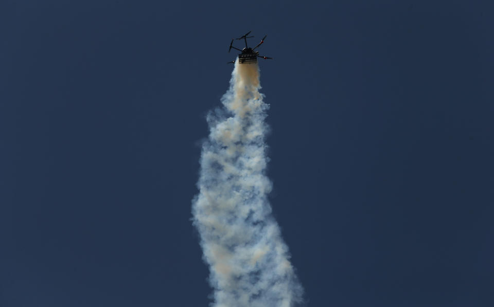 <p>An Israeli drone drops tear gas at Palestinian demonstrators during a protest marking the 70th anniversary of Nakba, at the Israel-Gaza border in the southern Gaza Strip, May 15, 2018. (Photo: Ibraheem Abu Mustafa/Reuters) </p>