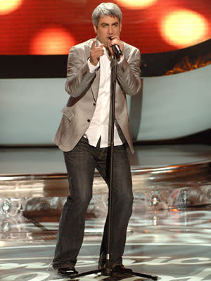 Taylor Hicks performs on April 11
FOX's American Idol