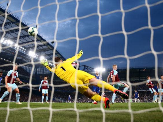 N’Golo Kante beats Tom Heaton to draw Chelsea level (Getty Images)