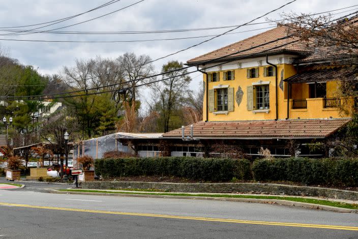 Área exterior de asientos al aire libre de Portobello en Oakland, el viernes 27 de noviembre de 2020.