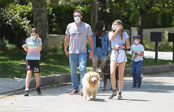 Ana de Armas y Ben Affleck con los hijos del actor