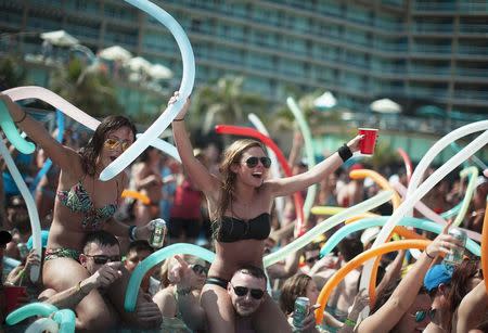 Spring breakers gather at a pool party at a hotel in Cancun March 8, 2015. REUTERS/Victor Ruiz Garcia