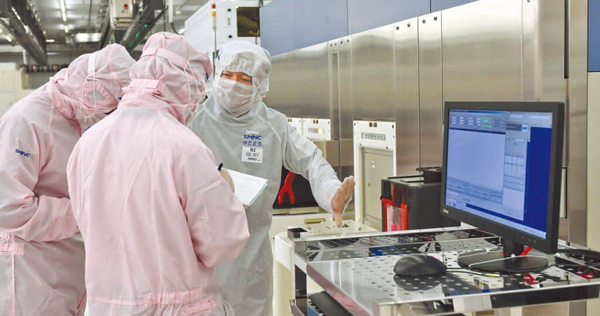 英國《金融時報》6日報導，大陸最大晶片製造商中芯國際已在上海組裝新的半導體生產線，最快今年生產華為5奈米晶片。（圖／新華社）