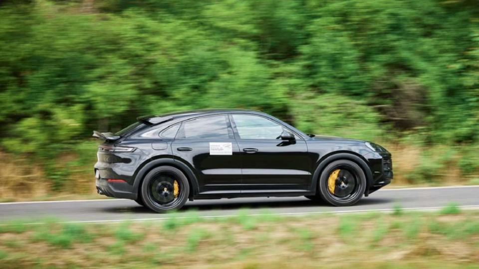 用以填補Cayenne Turbo GT位置的V8 PHEV動力車款有望維持超過300km/h極速表現。(圖片來源/ Porsche)