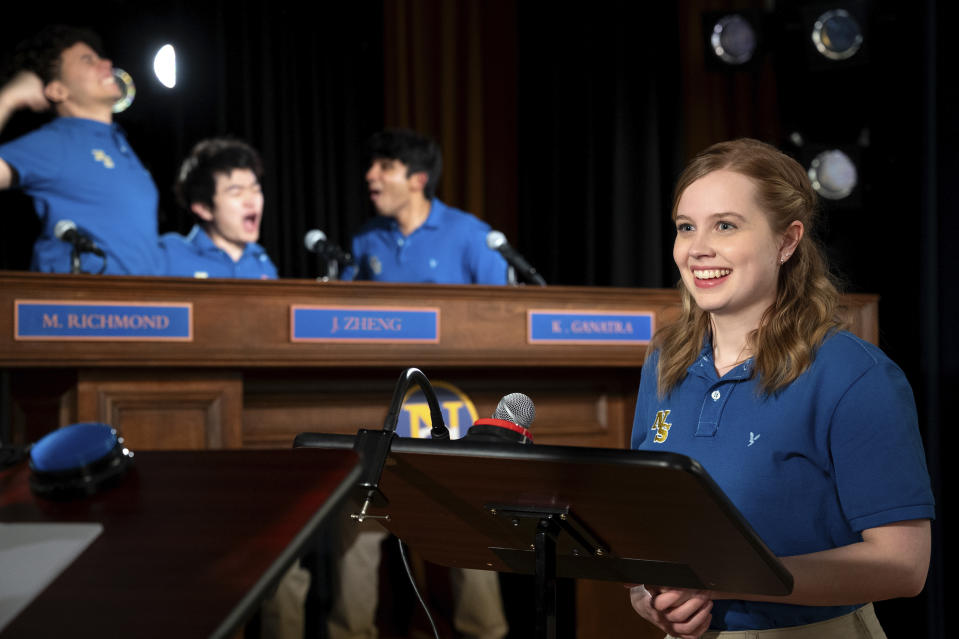 En esta imagen proporcionada por Paramount Pictures, Angourie Rice, derecha, en una escena de "Mean Girls". (Jojo Whilden/Paramount via AP)