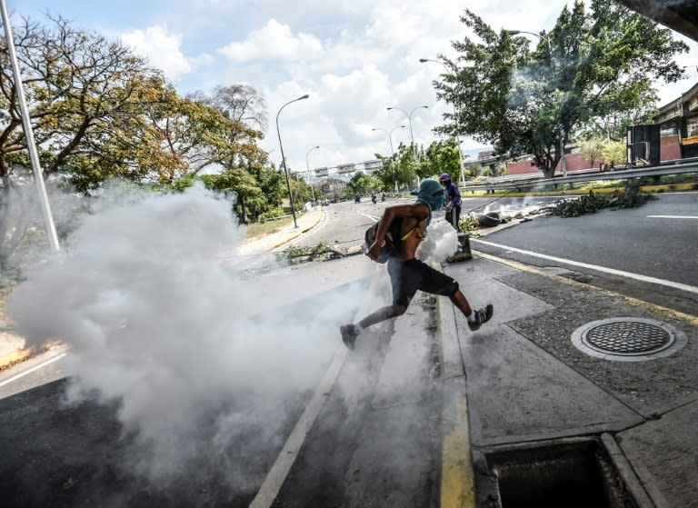 As Venezuela's protests grow deadly, volunteers have stepped in to care for the injured