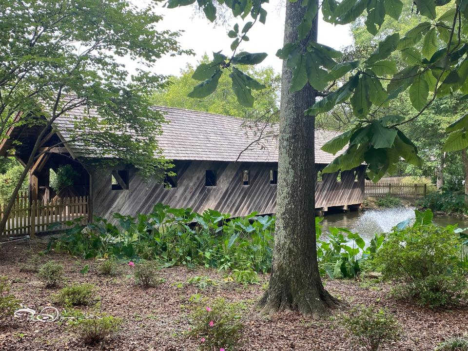 You can also learn about life in the past in the park’s Pioneer Village, which includes an old mill and covered bridge.