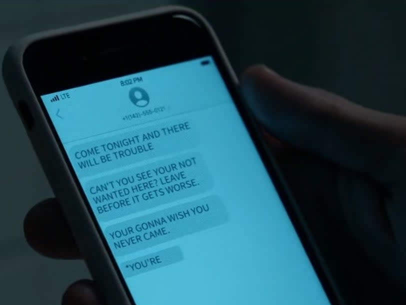 Ilana Glazer reads threatening texts on her iPhone