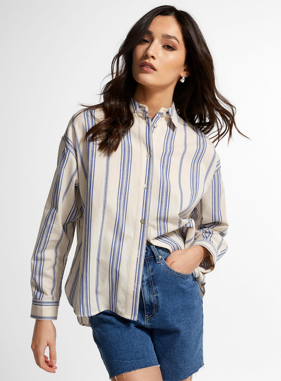 Organic Cotton Loose Boxy-Fit Shirt. Image via Simons.