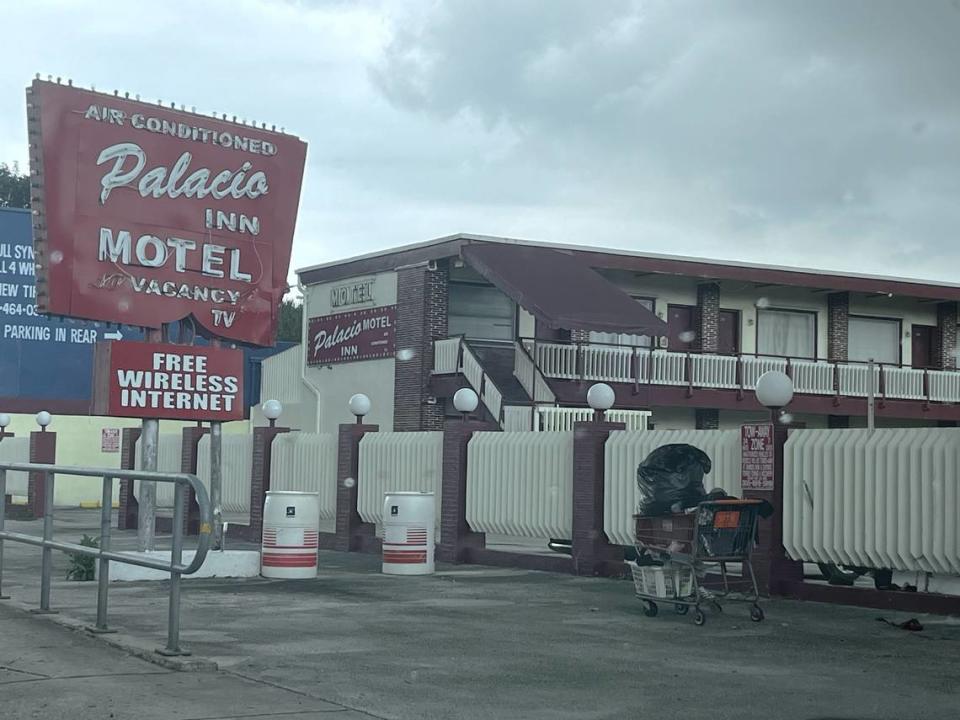 Motel Palacio será reemplazado por un Navarro CVS en la entrada de Hialeah