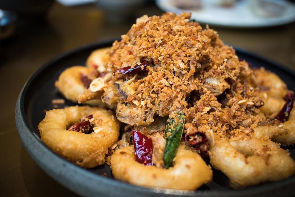 Typhoon Shelter Squid and Soft Shell Crab (PHOTO: Zat Astha/Yahoo Lifestyle SEA)