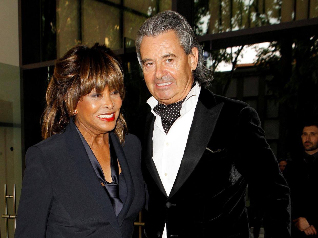 Tina Turner poses with her husband Erwin Bach before Giorgio Armani’s fashion show to celebrate 40th anniversary of his career and to mark the opening of the Expo 2015 in Milan, Italy, April 30, 2015 (REUTERS)