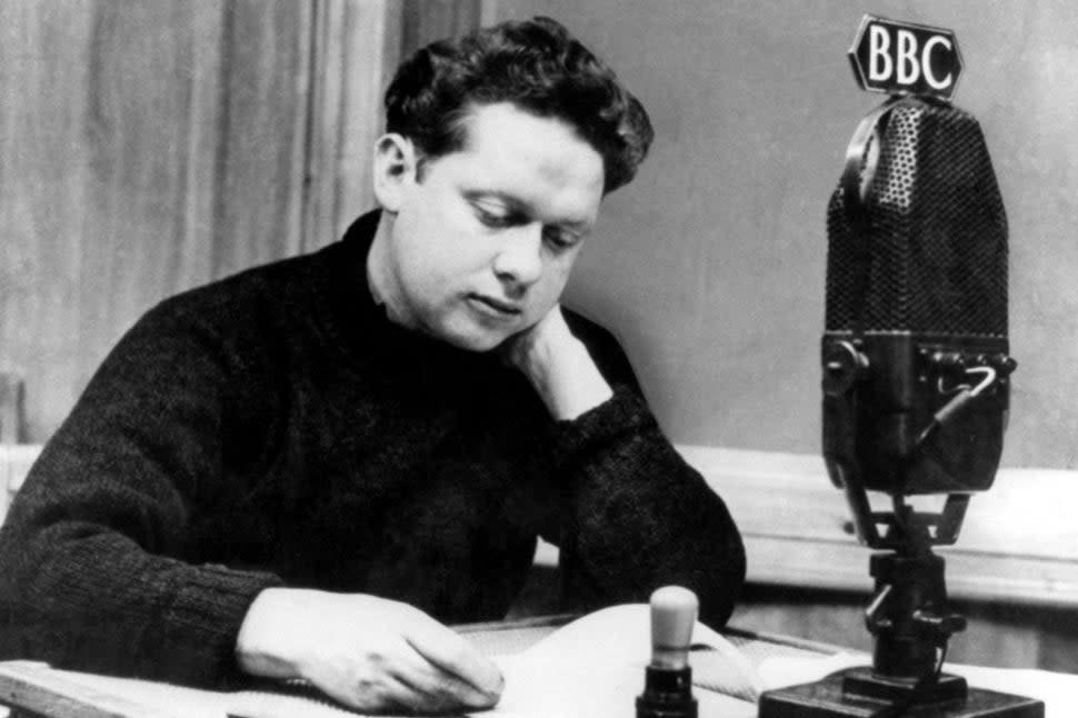 Wales/UK: Dylan Thomas, Welsh poet and writer (1914-1953) at the BBC in November, 1948.