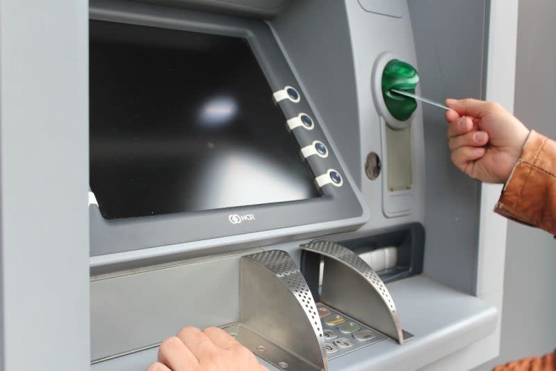 ▲現在多數ATM都能螢幕顯示餘額，以達成減少紙張浪費的目的。（示意圖／翻攝pixabay）