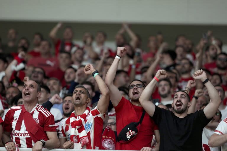 Los fanáticos de Olympiacos, listos para el partido