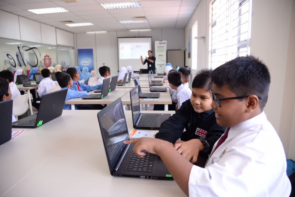 Students are pictured during a coding class at the newly-launched MakerSpace in Balik Pulau March 7, 2019. — Picture by KE Ooi