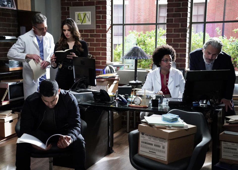 “The Stories We Leave Behind” – As NCIS mourns the loss of Ducky, the agents find comfort in working on one of his unfinished cases involving a woman whose father was dishonorably discharged from the Marines, on the CBS Original series NCIS, Thursday, Feb. 19 (9:00-10:00 PM, ET/PT) on the CBS Television Network, and streaming on Paramount+ (live and on demand for Paramount+ with SHOWTIME subscribers, or on demand for Paramount+ Essential subscribers the day after the episode airs)*.   Pictured (L-R): Brian Dietzen as Jimmy Palmer, Katrina Law as NCIS Special Agent Jessica Knight,  Wilmer Valderrama as Nick Torres, Diona Reasonover as Forensic Scientist Kasie Hines, and Gary Cole as FBI Special Agent Alden Parker.  Photo: Michael Yarish/CBS ©2023 CBS Broadcasting, Inc. All Rights Reserved.