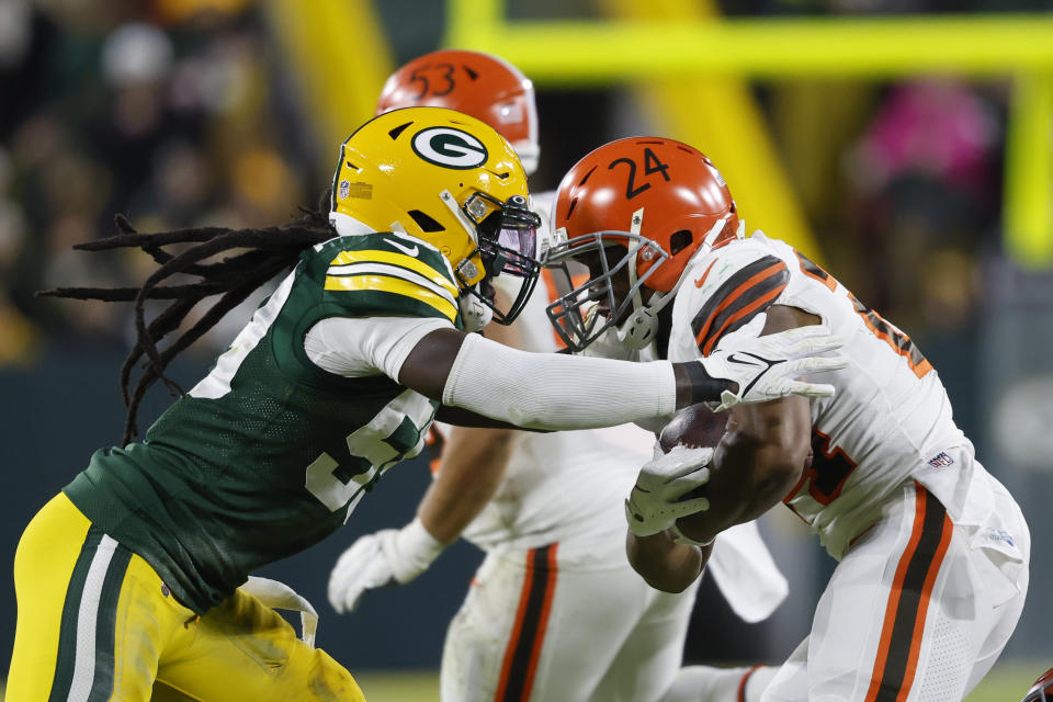 Cleveland Browns running back Nick Chubb (24) runs the ball against the Green Bay Packers during an NFL football game Saturday, Dec 25. 2021, in Green Bay, Wis. (AP Photo/Jeffrey Phelps)