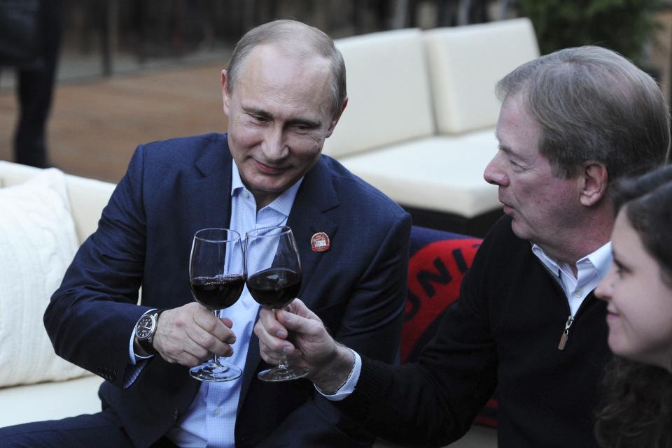 Russia's President Vladimir Putin (L) toasts as he visits Team USA House at the U.S. Olympic Committee headquarters in the Olympic Park during the Sochi 2014 Winter Olympics Games, February 14, 2014. REUTERS/Mikhail Klimentyev/RIA Novosti/Kremlin (RUSSIA - Tags: POLITICS OLYMPICS SPORT) ATTENTION EDITORS - THIS IMAGE HAS BEEN SUPPLIED BY A THIRD PARTY. IT IS DISTRIBUTED, EXACTLY AS RECEIVED BY REUTERS, AS A SERVICE TO CLIENTS