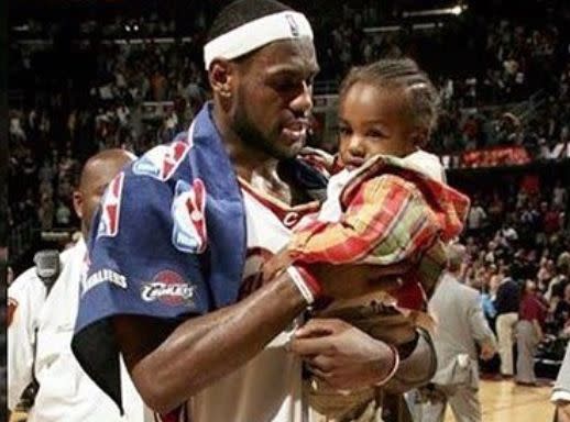 ▲LeBron James與大兒子布朗尼(Bronny James)。（取自LeBron JamesIG)