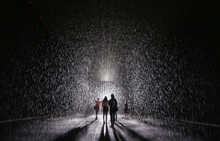 'Rain Room' (Habitación de la lluvia) en el MoMA de Nueva York. / Foto: Getty Images